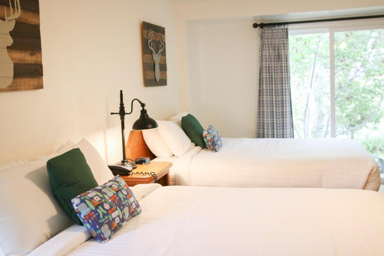 Buckeye Tree Lodge Three Rivers Bagian luar foto